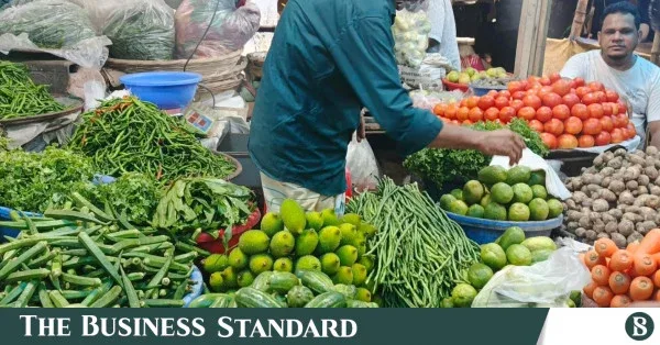 Green chilli prices drop to Tk280-320, yet market remains volatile