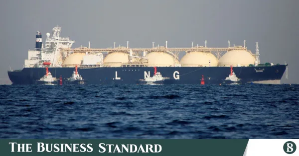 Government to purchase two more LNG cargoes from Singapore for Tk1,851 crore