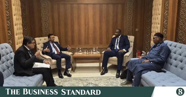 Bangladesh discusses Rohingya crisis with Gambia, seeks stronger ties with Qatar