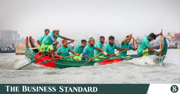 Traditional boat race returns to Brahmanbaria after two-year hiatus