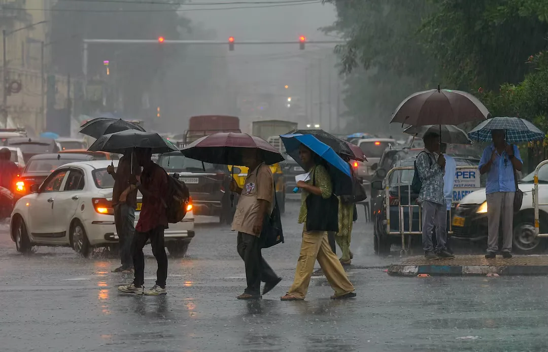 Heavy Rainfall Hits West Bengal Due to Low Pressure and Cyclonic Circulation