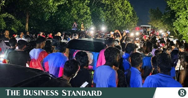সড়ক নিরাপত্তার দাবিতে হাটহাজারীতে তিন ঘণ্টা সড়ক অবরোধ