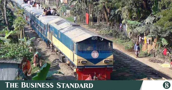 Rail services resume in Rajshahi after 2.5-hour disruption