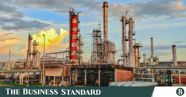 Government signs $1 billion loan deal with IsDB for Eastern Refinery expansion